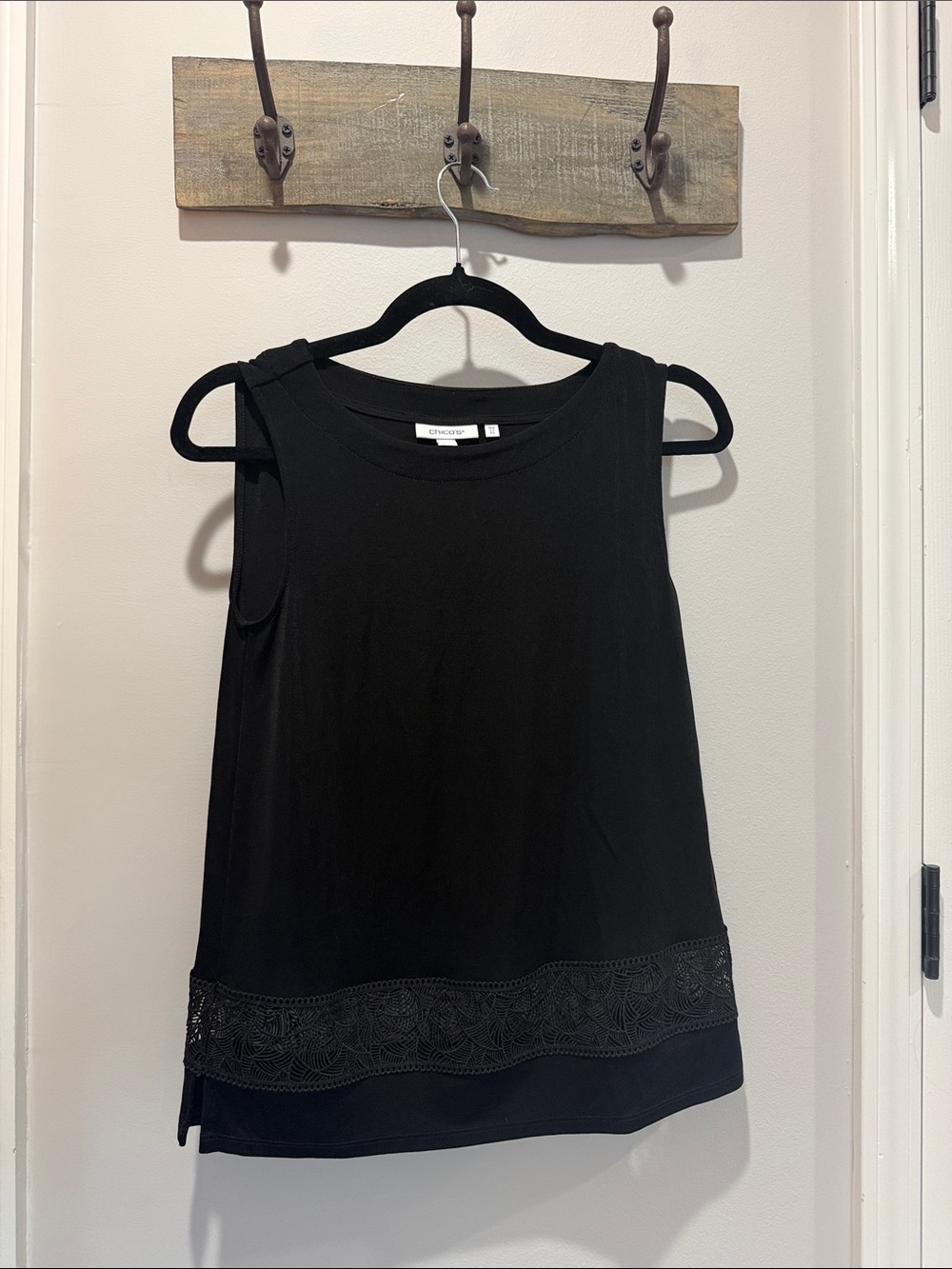 Chico’s Black Sleeveless Lace-Hem Tank Top Size 00